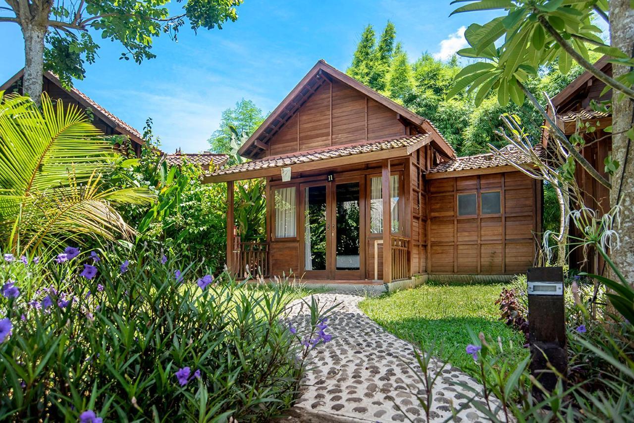 The Kirana Ungasan Villa Jimbaran  Exterior photo